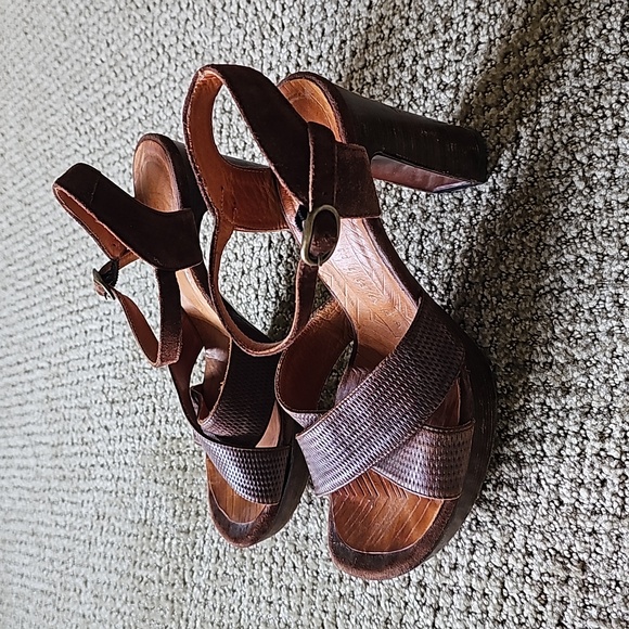 Chief Mihara ladies heeled leather sandals. Gently used condition 37.5 - Picture 1 of 9